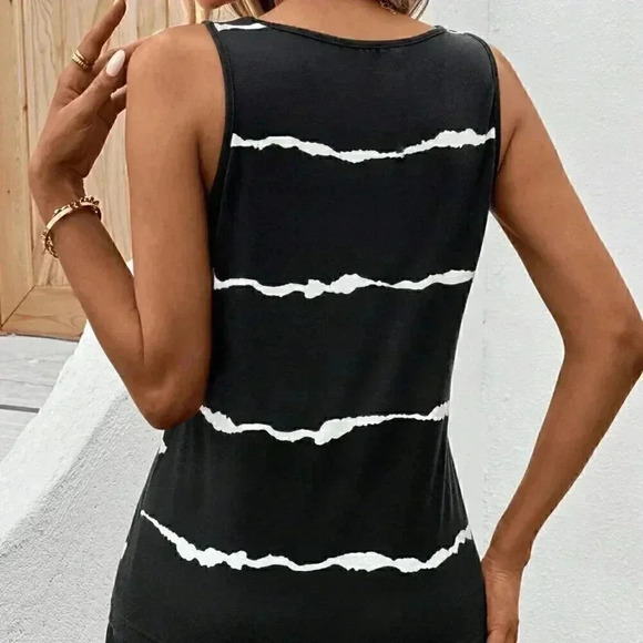 Black and White Casual Women's Printed Sleeveless Top And Shorts Set - Picture 2 of 5